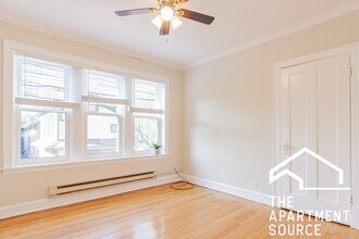 4218 N Clark St, Unit 1 in Chicago, IL - Foto de edificio - Building Photo