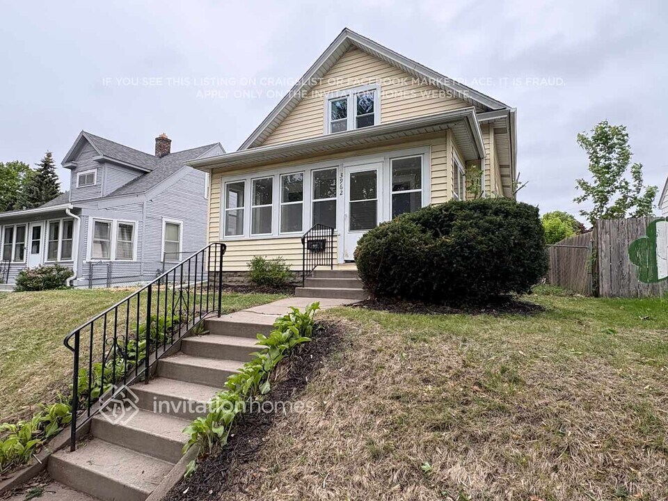 3962 Van Buren St NE in Minneapolis, MN - Building Photo