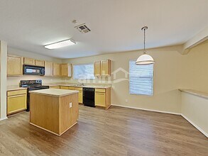 8007 Abbotts Pointe in San Antonio, TX - Building Photo - Building Photo