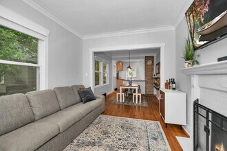 204 E Burlington St in Riverside, IL - Building Photo - Building Photo