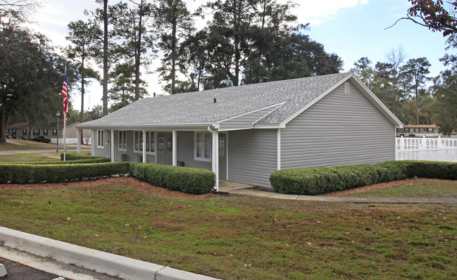 Bayhead MHP in Tallahassee, FL - Foto de edificio - Building Photo