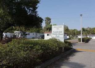 Lauderdale Mobile Home Park in Fort Lauderdale, FL - Foto de edificio - Building Photo