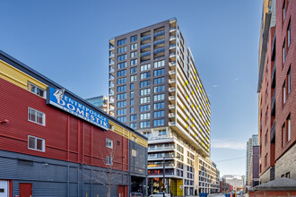 Lowney sur Ville Phase III in Montréal, QC - Building Photo - Building Photo