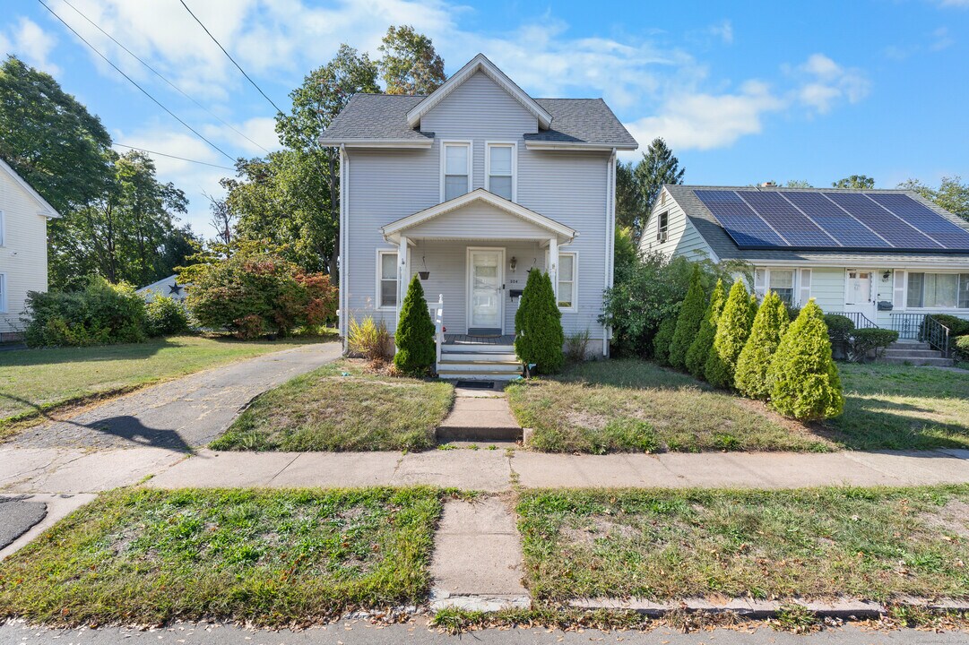 304 Fairview Ave in Hamden, CT - Building Photo