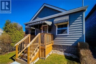 54 Fairview Ave in Hamilton, ON - Building Photo - Building Photo