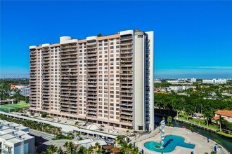 1800 NE 114th St, Unit 1004 in Miami, FL - Building Photo - Building Photo