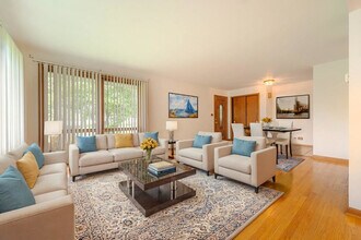 14322 McCarthy Rd in Lemont, IL - Building Photo - Building Photo