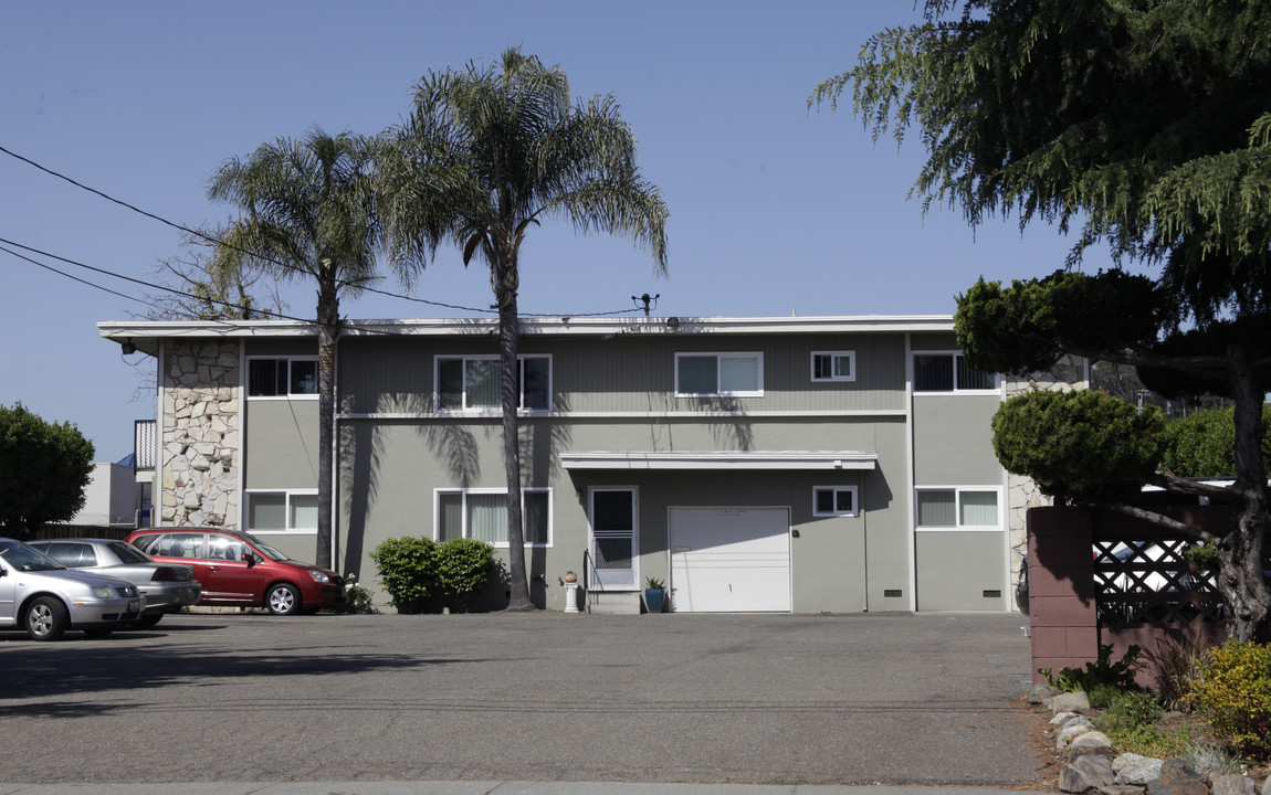 Capri Apartments in Castro Valley, CA - Building Photo