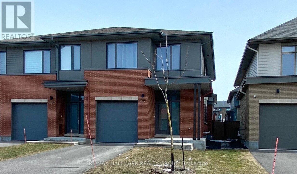 872 Moses Tennisco St in Ottawa, ON - Building Photo