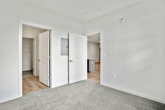 The Landing at Greyhound Park in Commerce City, CO - Foto de edificio - Building Photo