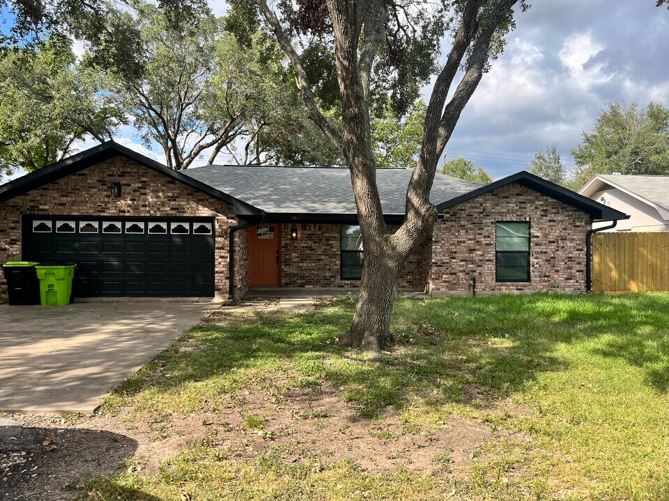 1802 Cypress Dr in Richmond, TX - Foto de edificio