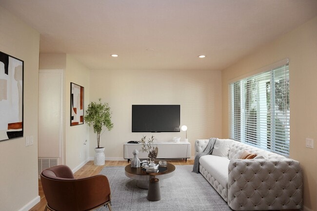 33057 Compton Ct in Union City, CA - Building Photo - Building Photo