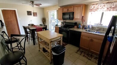 1149 Carlos Rey Cir SW in Albuquerque, NM - Building Photo - Building Photo