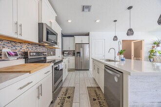 2460 Timber Forest Dr in Haverhill, FL - Building Photo - Building Photo