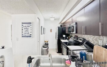 18870 NW 57th Ave, Unit #305 in Hialeah, FL - Building Photo - Building Photo