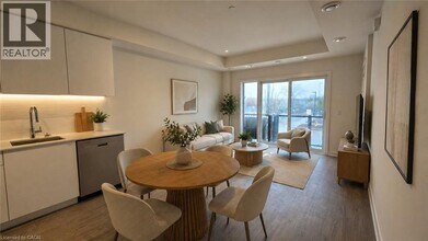 16 Melbourne Ave in St Catharines, ON - Building Photo - Building Photo