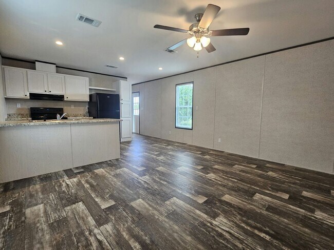 1011 Myakka Dr in North Fort Myers, FL - Building Photo - Building Photo