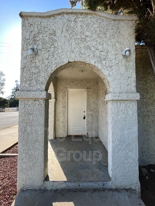266 W Belleview Ave in Porterville, CA - Building Photo - Building Photo