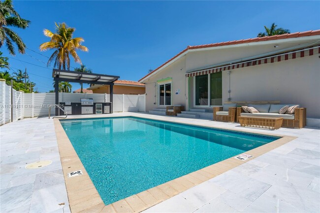 1045 Hollywood Blvd in Hollywood, FL - Building Photo - Building Photo