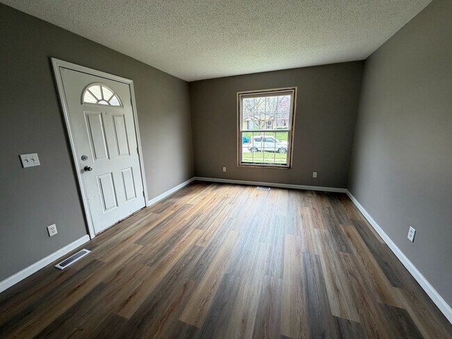 621 Goldenview Dr in Champaign, IL - Building Photo - Building Photo