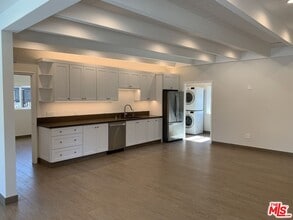 9252 Balcom Ave in Los Angeles, CA - Building Photo - Building Photo