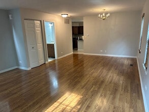 1127 Orleans Dr in Mundelein, IL - Foto de edificio - Building Photo