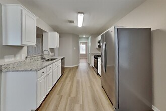 4818 Twisting Rd in Houston, TX - Building Photo - Building Photo