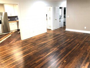 1221 S Austin Ave in Georgetown, TX - Building Photo - Building Photo