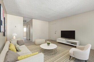 Alderwood in Chula Vista, CA - Building Photo - Building Photo