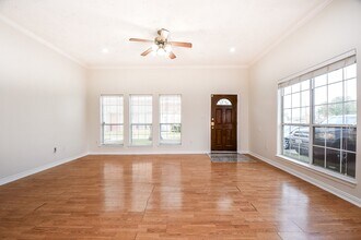 4230 Benard Ct in Pasadena, TX - Foto de edificio - Building Photo