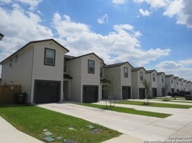 8306 V. Verona in San Antonio, TX - Building Photo