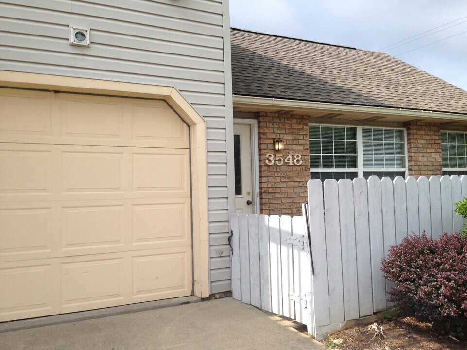 3548 Harris Ave NW in Canton, OH - Foto de edificio