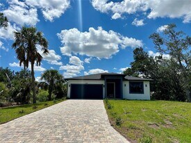 2079 Barrister St in North Port, FL - Building Photo