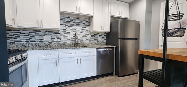 12705 Dara Dr, Unit T-2 in Woodbridge, VA - Building Photo - Building Photo