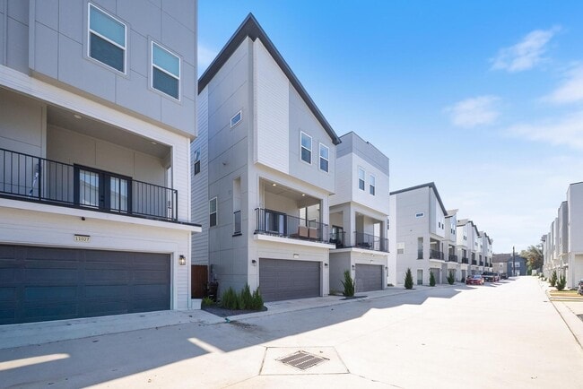 1102 Paul Quinn St in Houston, TX - Building Photo - Building Photo