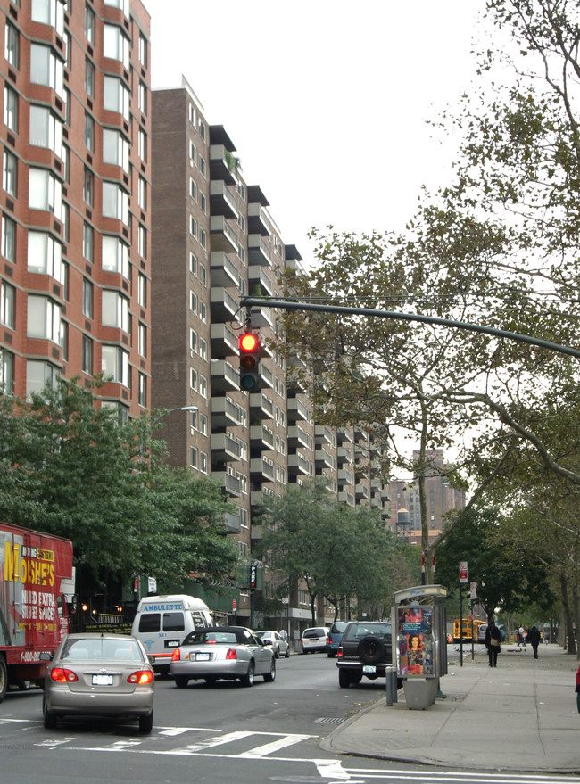 120 West 97th  Street in New York, NY - Foto de edificio - Building Photo