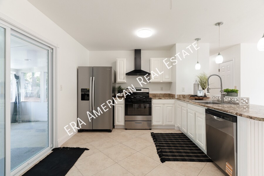 305 Meggs Dr NE in Fort Walton Beach, FL - Building Photo