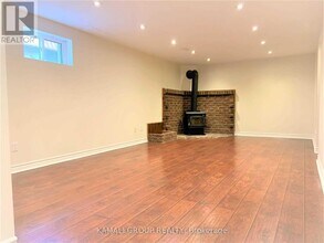 47 Child Dr in Aurora, ON - Building Photo - Building Photo