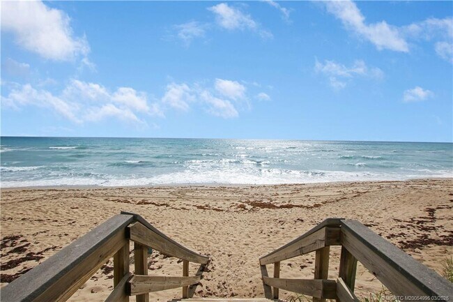 9950 S Ocean Dr in Jensen Beach, FL - Building Photo - Building Photo