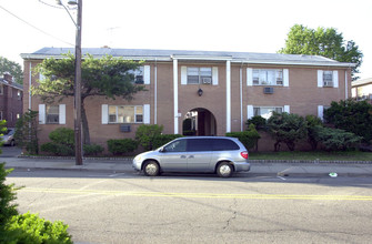 130 - 134 Stuyvesant Avenue in Lyndhurst, NJ - Building Photo - Building Photo