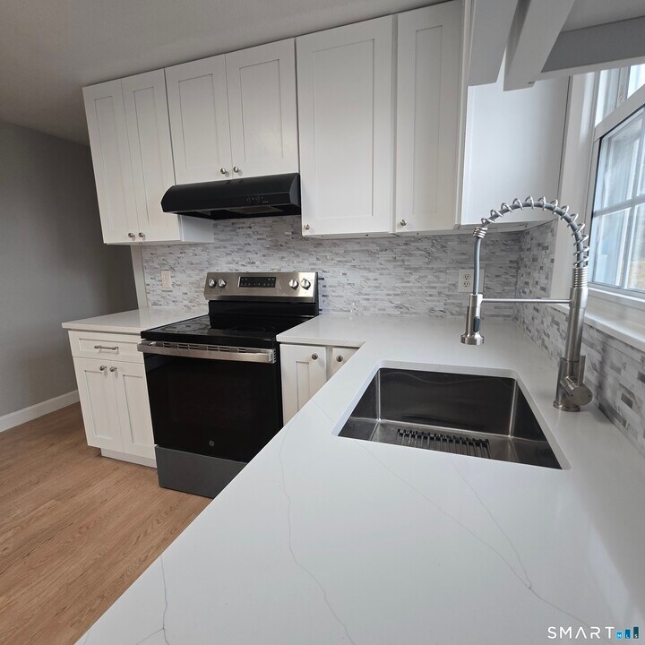 26 Tifton Rd in Wethersfield, CT - Building Photo