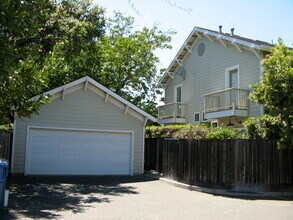 2043 Madison St in Yountville, CA - Building Photo - Building Photo