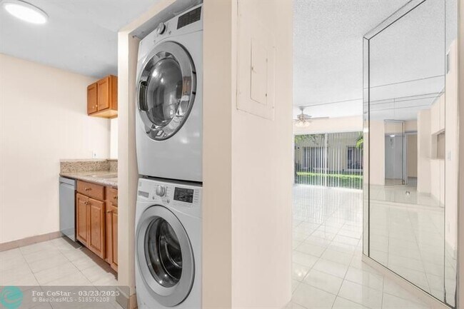3230 NW 102nd Terrace in Coral Springs, FL - Building Photo - Building Photo