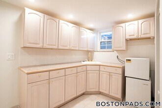 40 Puddingstone Ln in Newton, MA - Building Photo - Building Photo