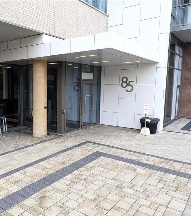 85 Duke St W in Kitchener, ON - Building Photo - Building Photo