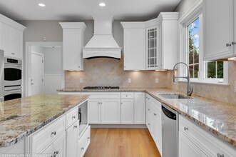 30 Verville Rd in Avon, CT - Building Photo - Building Photo