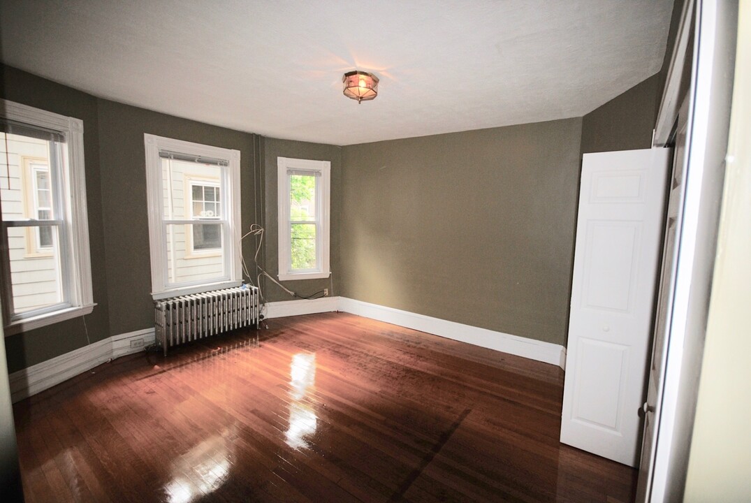 18 Hinckley St, Unit 1 in Boston, MA - Building Photo