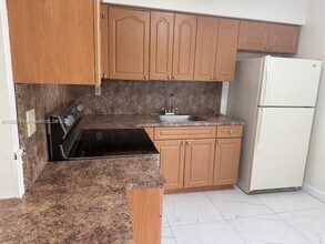 6111 SW 39th Ct in Davie, FL - Building Photo - Building Photo