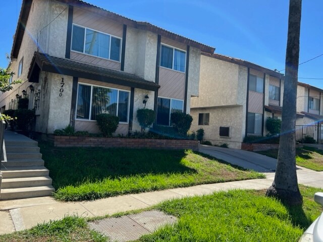 1700 S 5th St in Alhambra, CA - Foto de edificio