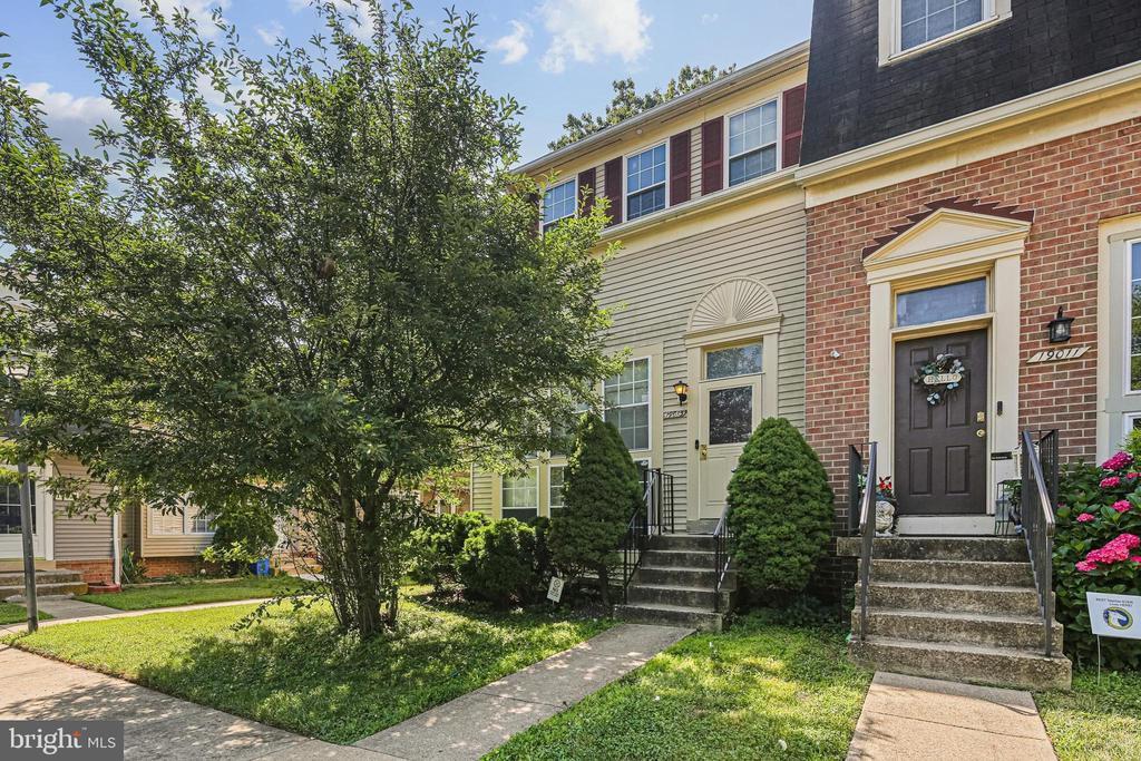 19013 Cherry Bend Dr in Germantown, MD - Foto de edificio